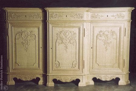 Een 3-deurs bahut in de Luikse Régence stijl (2001)