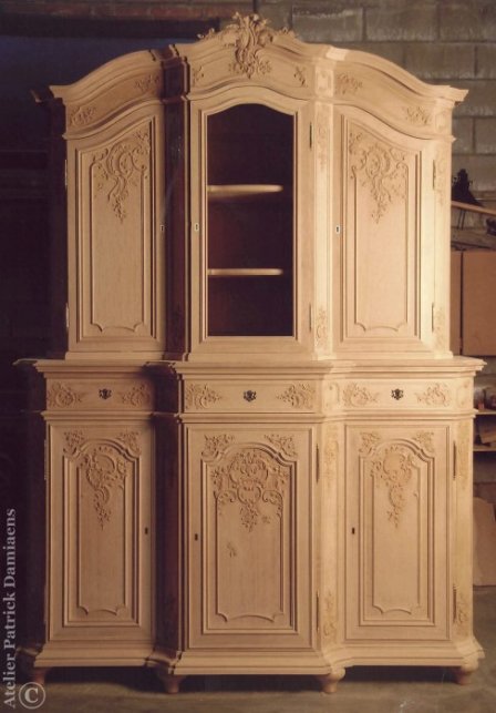Een 3-deurs buffetkast in de Luikse meubelstijl  (2003)